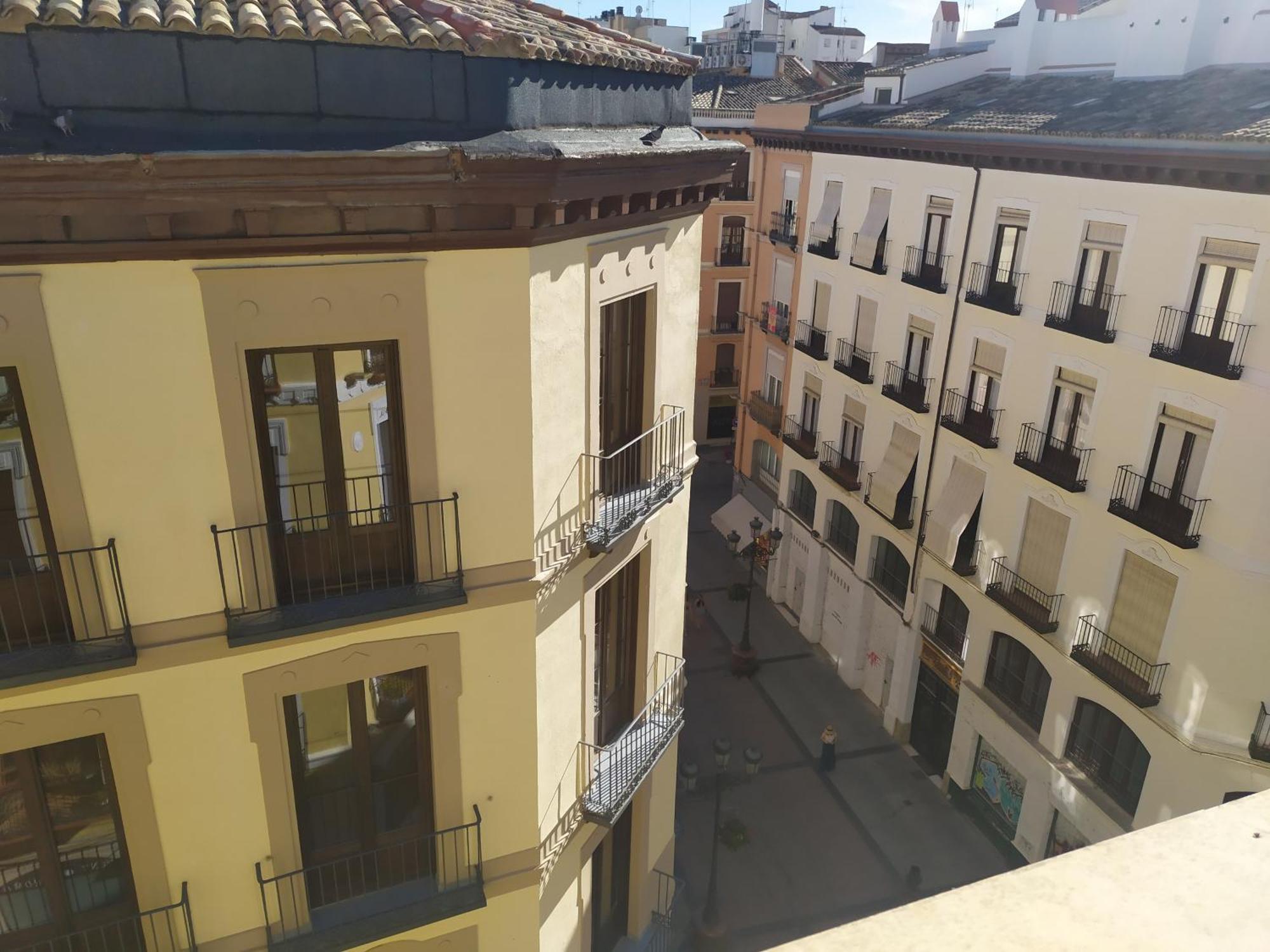 Junto A La Basilica Del Pilar Zaragoza